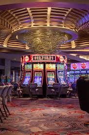 User comparing themed slot categories through the 2222 app apk slot guide